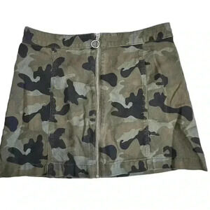 H&M Divided Women's Camo Print Zip Up Mini Skirt Size 10 Casual